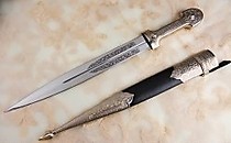 Кинжал с отделкой из кожи и мельхиора